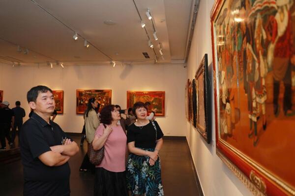 Chợ phiên trong tranh Hoàng Sùng