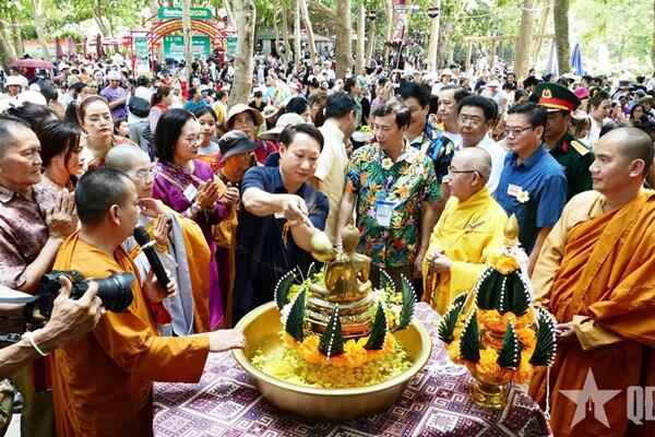 Tết Bunpimay ở Buôn Đôn