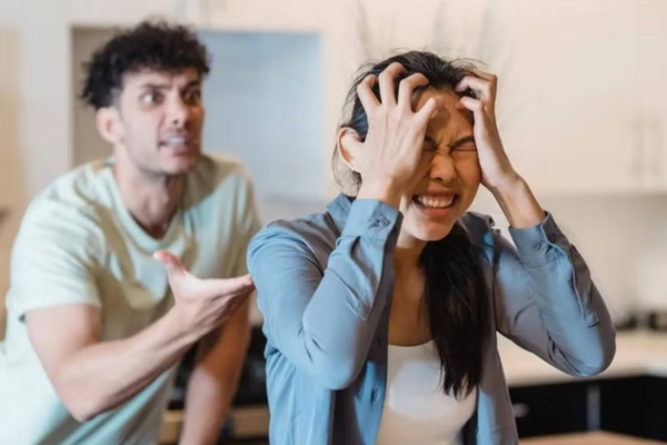 5 hành động dại dột nhất của phụ nữ khi yêu