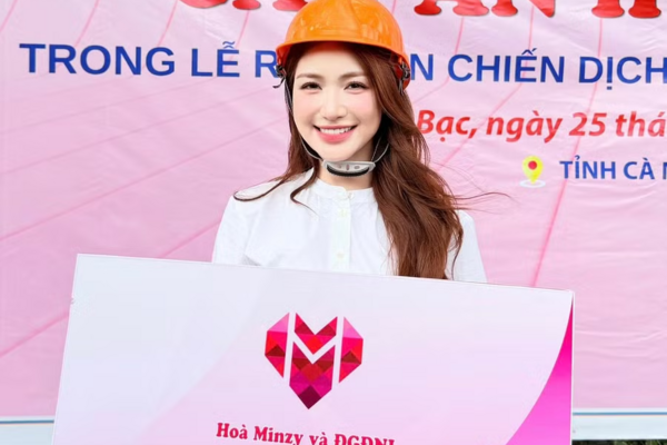 Hòa Minzy đánh dấu tuổi mới bằng món quà ý nghĩa tặng bà con Cà Mau