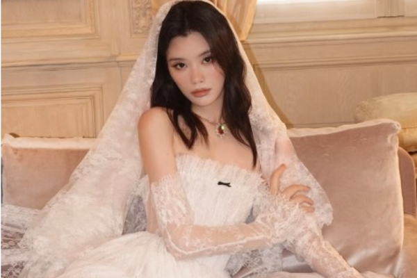 Hề Mộng Dao diện váy cưới của nhà mốt Việt trong hôn lễ triệu đô