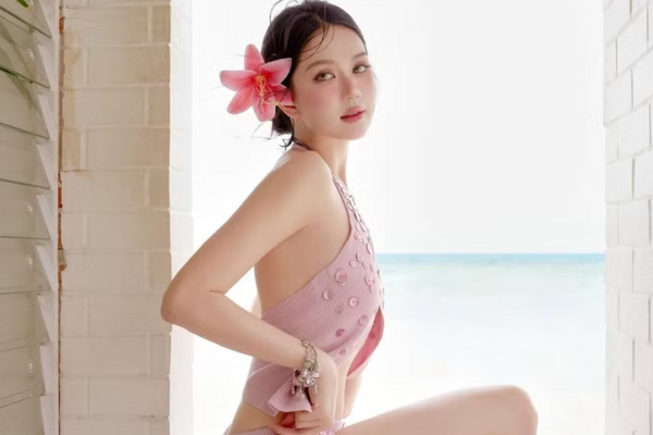 Ngọc Trinh khẳng định thương hiệu 'nữ hoàng nội y' ở tuổi U40
