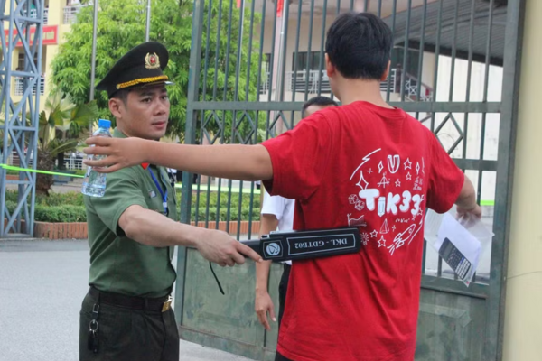 Hà Tĩnh đồng loạt sử dụng máy quét an ninh tại 35 Điểm thi