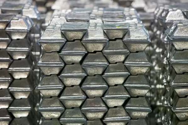 Giá nhôm lao dốc về đáy hơn 2 tháng khi lo ngại nguồn cung hạ nhiệt
