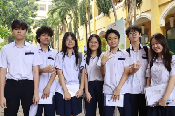Phụ huynh chủ động tìm hướng đi cho con sau khi TPHCM công bố điểm thi lớp 10