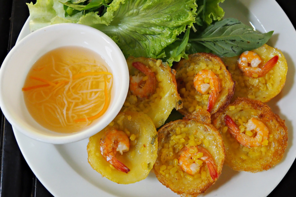 TikToker Mỹ mê bánh khọt, video hút triệu view