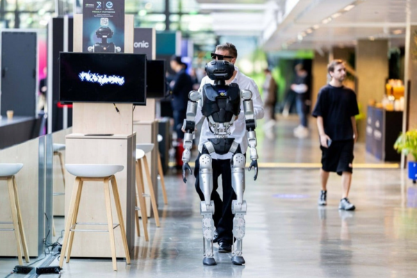 Châu Âu chạy đua phát triển robot AI, lo tụt hậu trước Mỹ và Trung Quốc