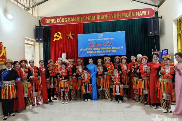Giữ nghề đan thêu của người Dao đỏ