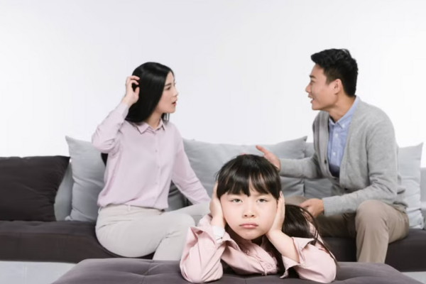 3 nguyên nhân khiến con dễ cáu gắt khi nói chuyện với bố mẹ