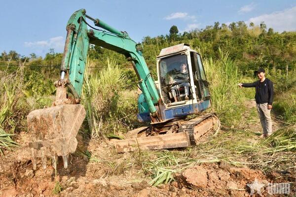 Cựu quân nhân phát triển kinh tế bằng nghề lái máy xúc