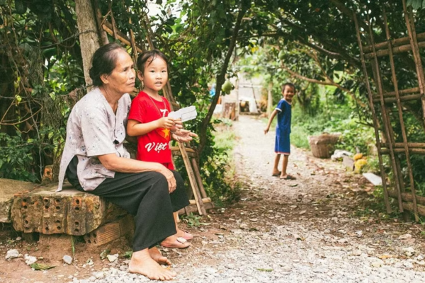 Nghỉ hè, có nên gửi con về quê cho ông bà?