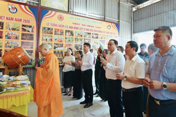 Hội Nhà báo Nghệ An dâng hương tưởng niệm 555 nhà báo liệt sĩ