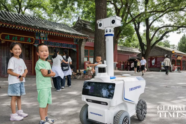 Robot AI thay người dọn rác, tuần tra và bắt muỗi ở Trung Quốc