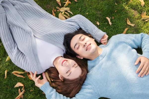 Nghịch lý trong tình yêu: Phụ nữ càng ‘lười’, đàn ông càng lụy