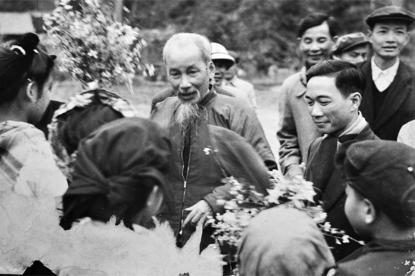 Đạo đức công vụ và trách nhiệm nêu gương