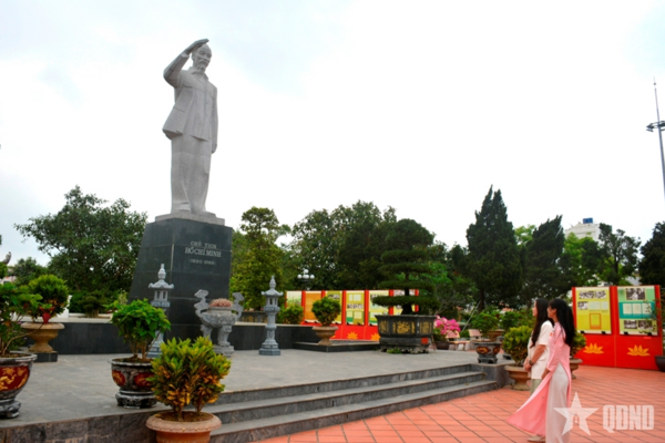 Tình cảm quân dân đảo Cô Tô với Bác Hồ