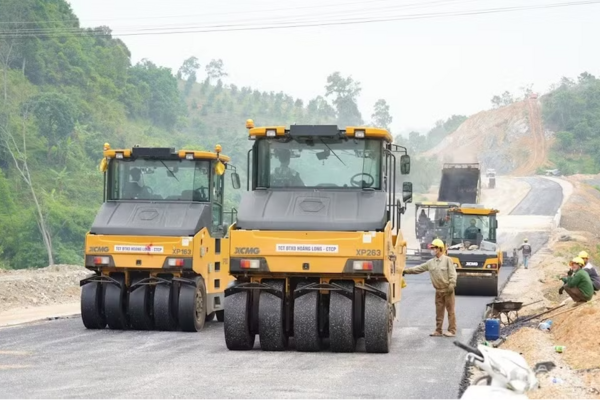 Cao tốc đang thi công, người dân tuyệt đối không tự ý đi vào để tránh tai nạn