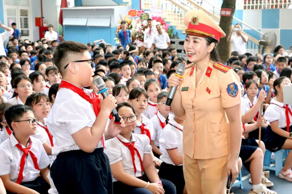Tạo lập thói quen chấp hành an toàn giao thông cho học sinh