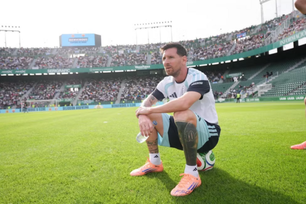 Lionel Messi sắp mua thêm câu lạc bộ hạng Nhì Tây Ban Nha