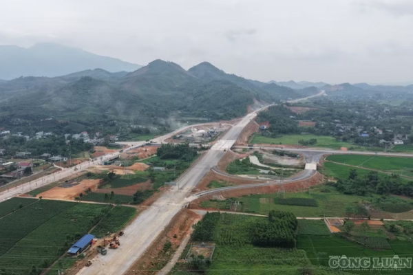 Cao tốc Tuyên Quang - Hà Giang chạy đua về đích