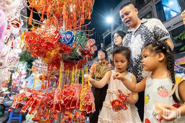 Hàng Mã nhộn nhịp dịp Trung thu