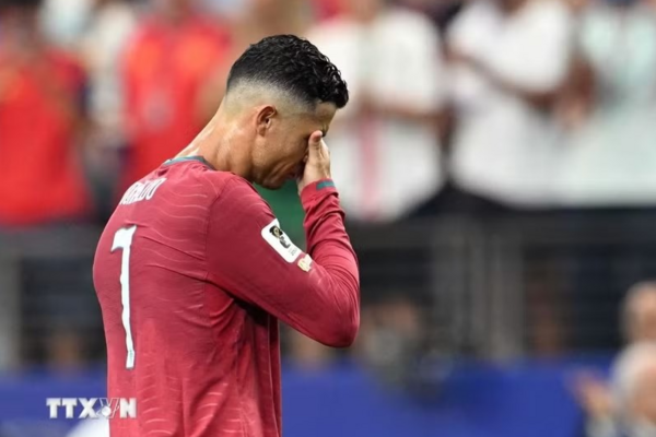 Ronaldo bị treo giò 30 ngày và nộp phạt 255 euro sau khi tự ý rời đội tuyển