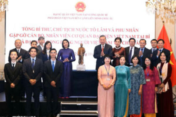 Tổng Bí thư, Chủ tịch nước Tô Lâm và Phu nhân gặp đại diện cộng đồng người Việt Nam tại châu Âu