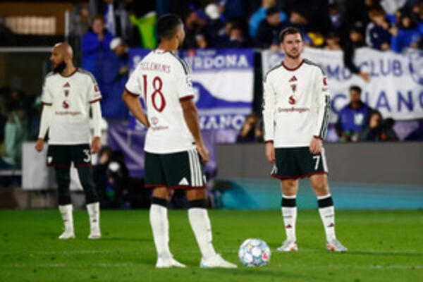 Man Utd thua mất mặt trước ‘đội bóng tí hon’