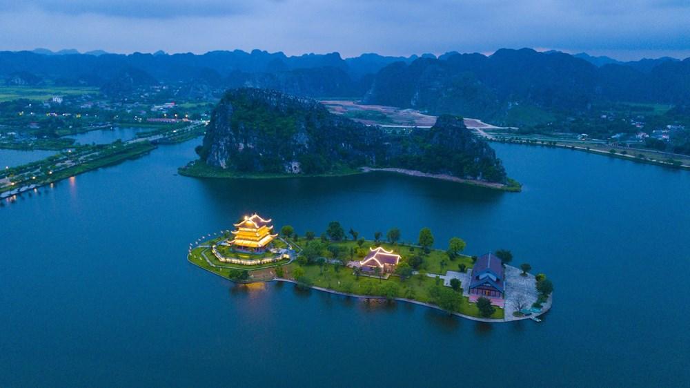 [Photo] Kham pha Ninh Binh - vung dat hap dan khach du lich hinh anh 26