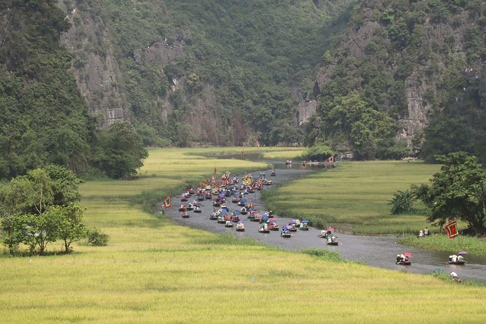 [Photo] Kham pha Ninh Binh - vung dat hap dan khach du lich hinh anh 2