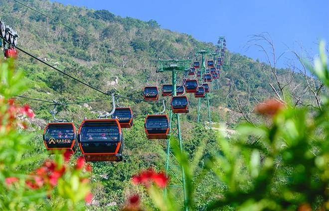 ‘Du hành’ trong thế giới Phật Giáo trên đỉnh Bà Đen ảnh 1