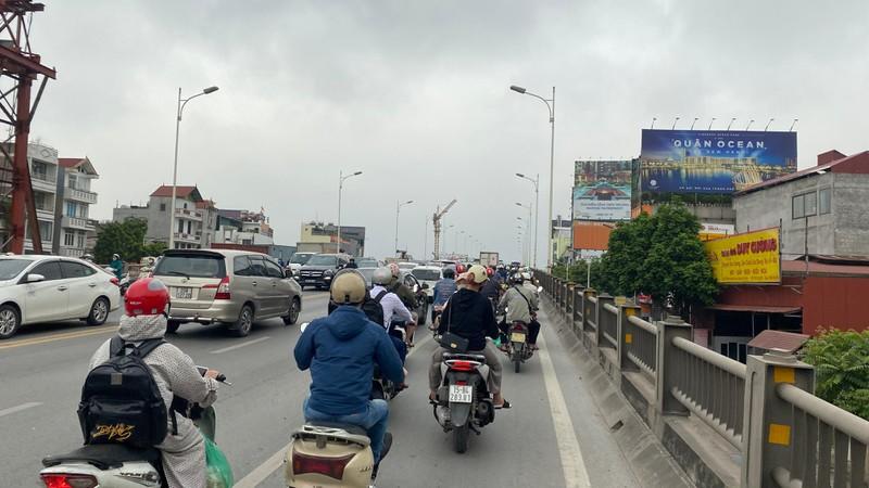 “Cửa ngõ” vào Hà Nội ùn dài ngày đầu đi làm trở lại ảnh 4