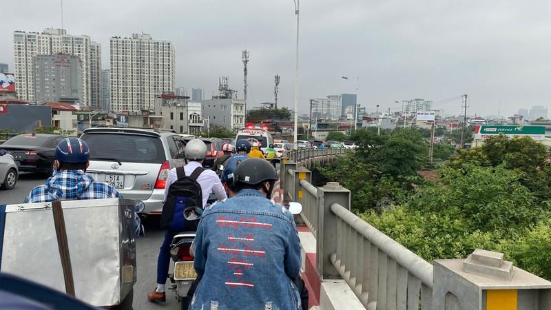 “Cửa ngõ” vào Hà Nội ùn dài ngày đầu đi làm trở lại ảnh 9