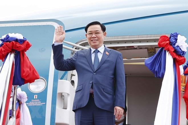 Chủ tịch Quốc hội Vương Đình Huệ thăm chính thức Cộng hòa Dân chủ nhân dân Lào ảnh 1