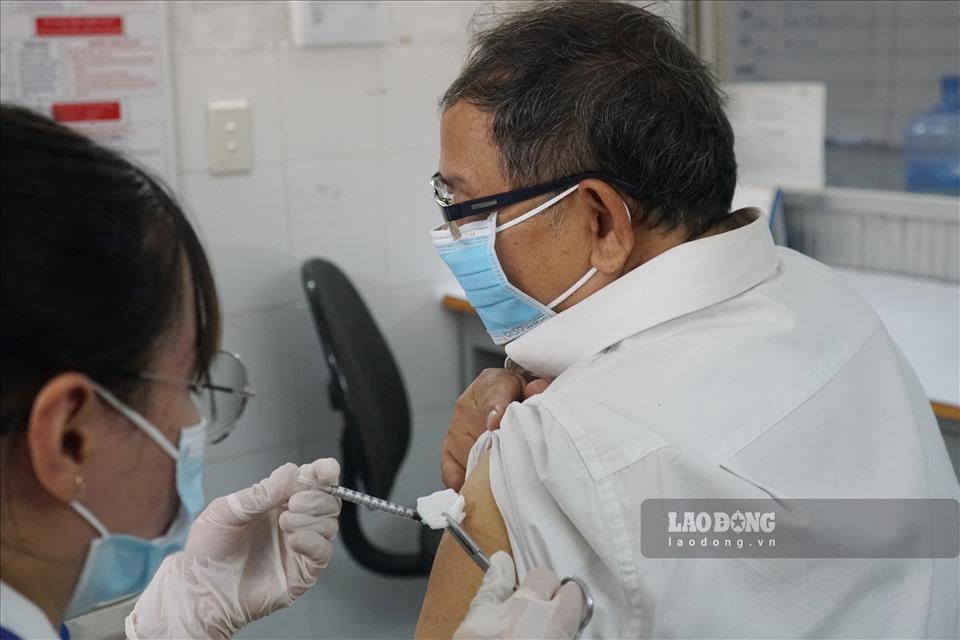 TPHCM: Hơn 76.000 người đi tiêm vaccine COVID-19 trong 1 ngày