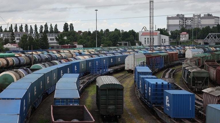 Ga đường sắt Kaliningrad Sortirovochny với các chuyến tàu chở hàng ở Kaliningrad, Nga. Ảnh: Mikhail Golenkov