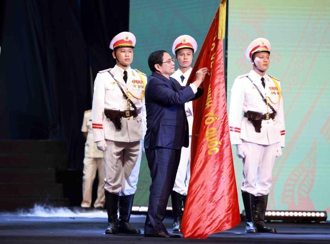 Lực lượng Cảnh sát nhân dân đón nhận Huân chương Hồ Chí Minh ảnh 1