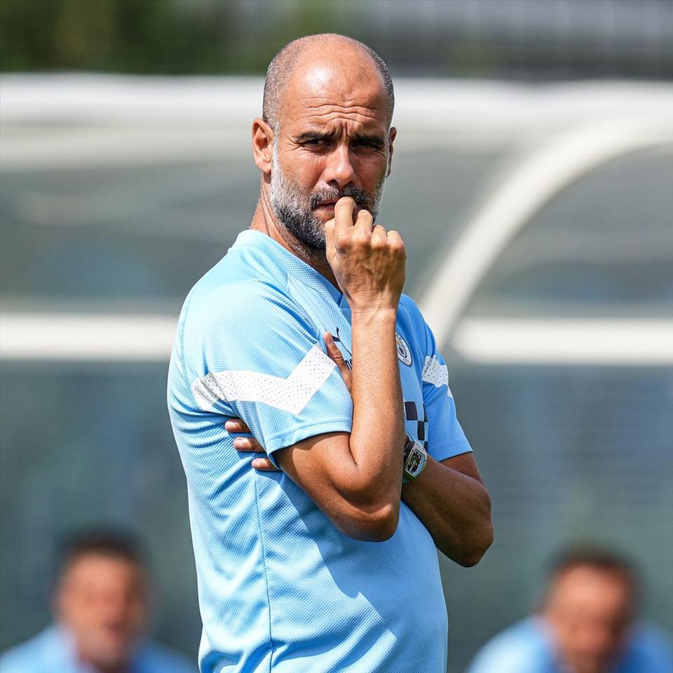 Pep là người luôn thay đổi nhưng như vậy vẫn chưa đủ. Ảnh: Man City