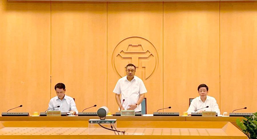 Chủ tịch UBND TP Hà Nội Trần Sỹ Thanh phát biểu tại cuộc họp.