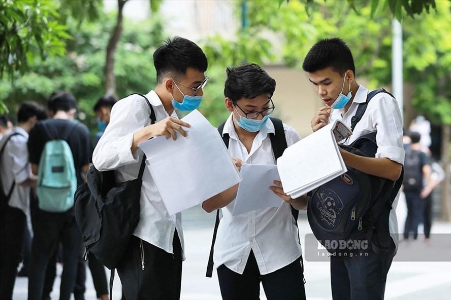 Biến động điểm chuẩn ngày cuối lọc ảo: Có ngành gần chạm ngưỡng 30