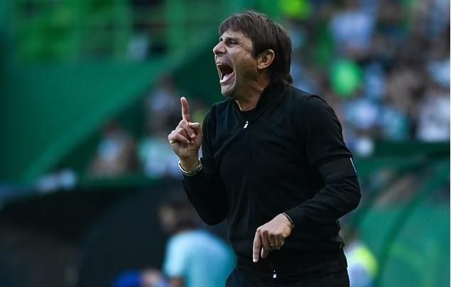 Tottenham bị bắt tập vào sáng sớm: Ngọn núi lửa bốc lên từ đầu Conte