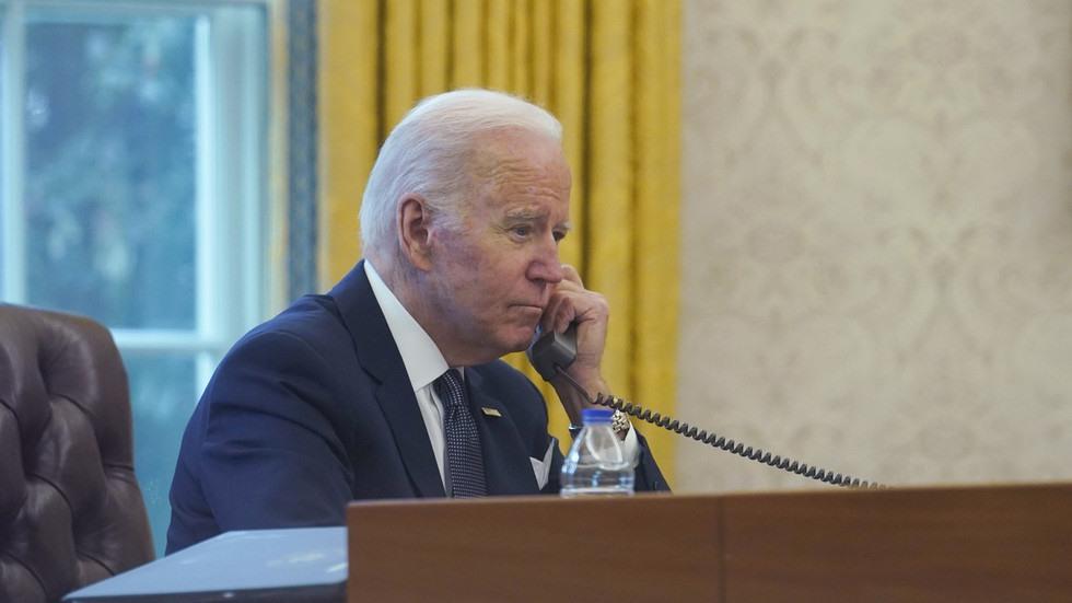 Các nghị sĩ Mỹ giục ông Biden cắt viện trợ, không can dự vào Ukraina