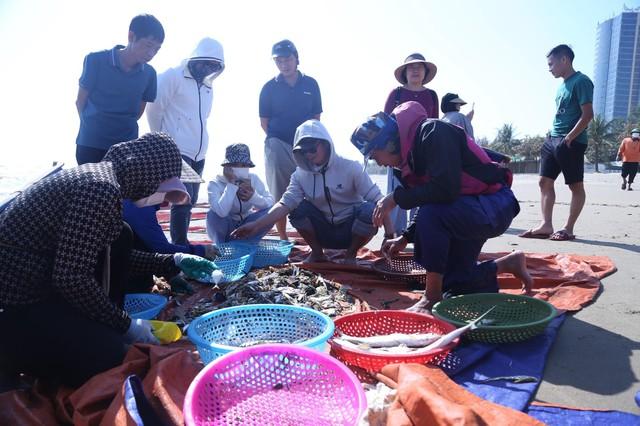 Khám phá nghề đi giật lùi trên biển Cửa Lò - Ảnh 8.