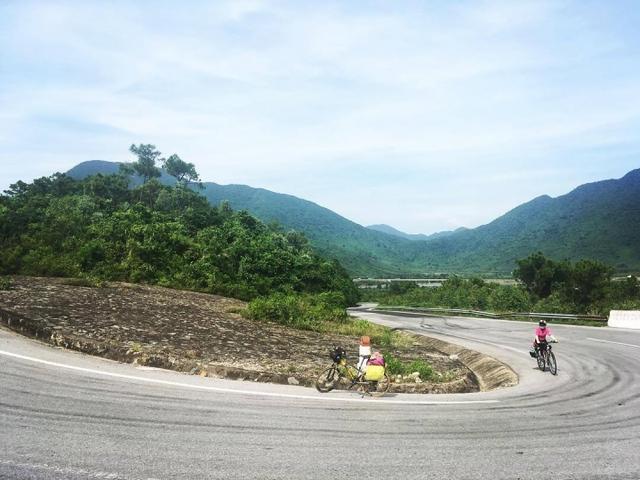 Ngắm đèo Ngang trữ tình ở đời thực, chinh phục ‘cổng trời’ cổ kính trên đỉnh đèo - Ảnh 4.