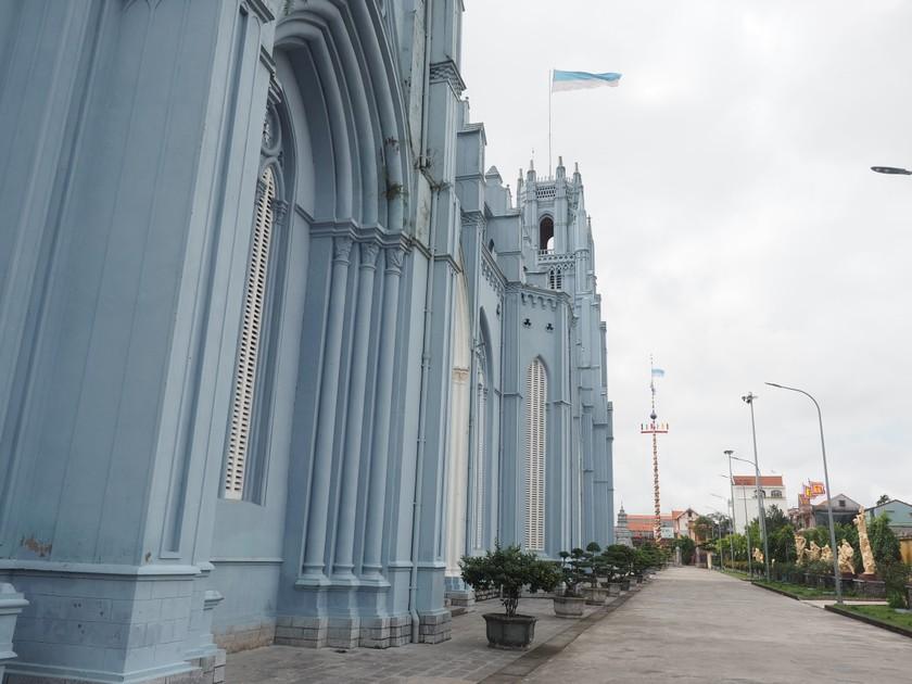 Phú Nhai: Vương cung Thánh đường lớn nhất Đông Nam Á, điểm đến lý tưởng cho mùa Giáng sinh ảnh 8