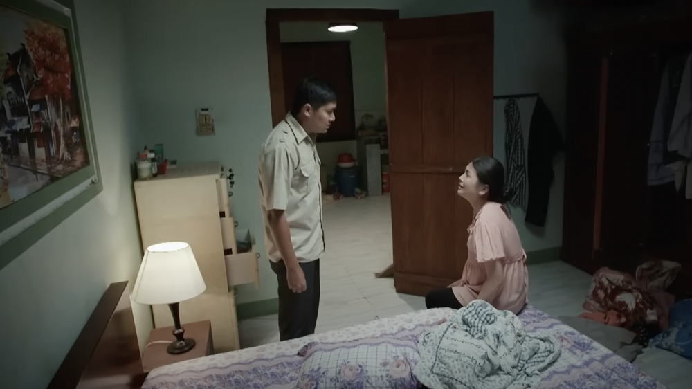 Liễu khuyên Hào báo cho công an xã nhưng Hào phản đối gay gắt trong tập 20 “Mẹ rơm“. Ảnh cắt từ clip