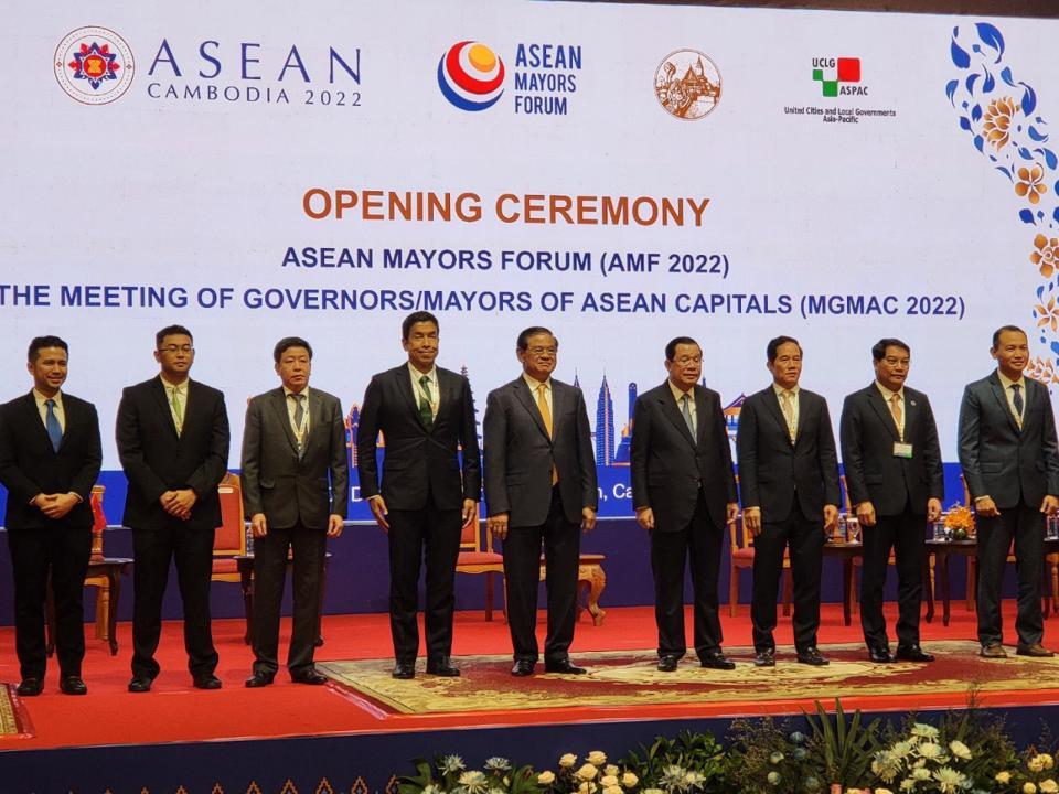 C&aacute;c đại biểu chụp ảnh kỷ niệm tại lễ khai mạc&nbsp;Diễn đ&agrave;n Thị trưởng ASEAN (AMF 2022) v&agrave; Hội nghị Thị trưởng Thủ đ&ocirc; c&aacute;c nước ASEAN (MGMAC 2022).