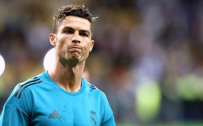 Ronaldo bất ngờ trở lại Real Madrid sau khi xé hợp đồng với MU