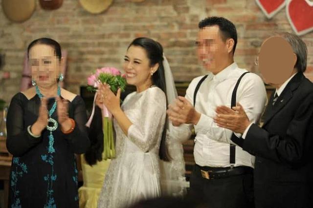 O Sen Ngọc Mai phản ứng gì về loạt ảnh từng kết hôn trước khi yêu Quốc Nghiệp? - Ảnh 6. O Sen Ngọc Mai phản ứng gì về loạt ảnh từng kết hôn trước khi yêu Quốc Nghiệp? - Ảnh 6.