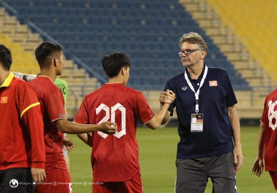 Huấn luyện viên Troussier có thêm thời gian để tìm kiếm nhân sự cho U23 Việt Nam, chuẩn bị cho SEA Games 32. Ảnh: VFF